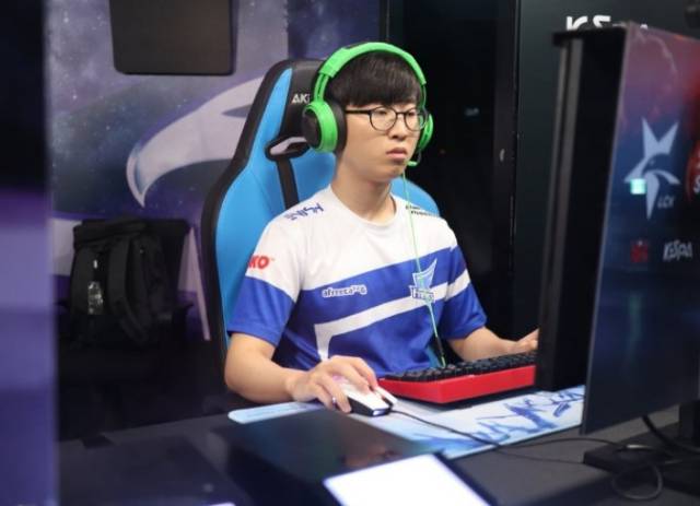 连冠让人振 连冠让人振