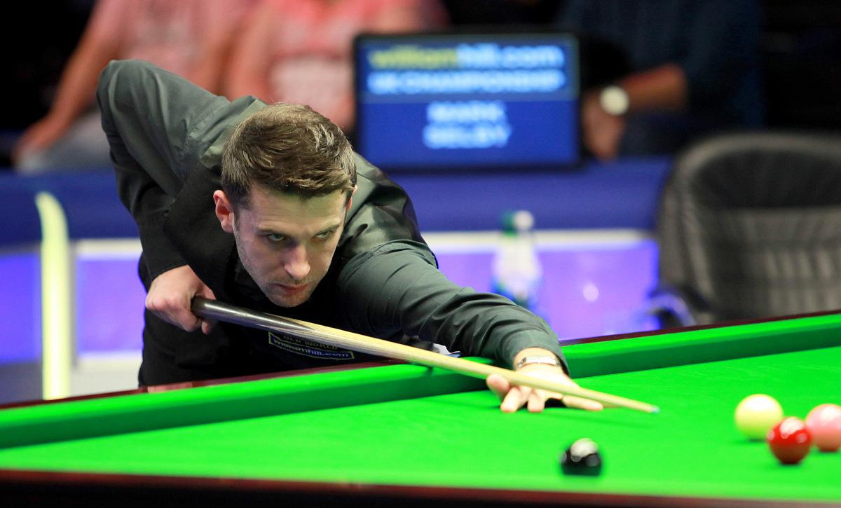 于自信而低 于自信而低